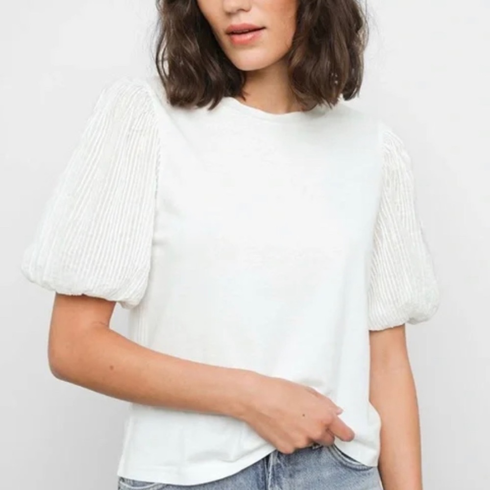 Adorable Rails Liza Puff Sleeve Tee, size large, NWT.